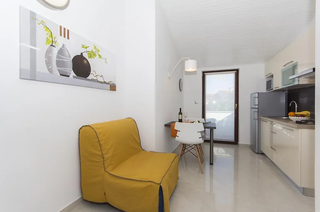Alison Apartments Premantura 0*,