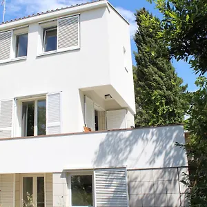 apartments-pinewood-villa.primorje-gorskikotar.com/